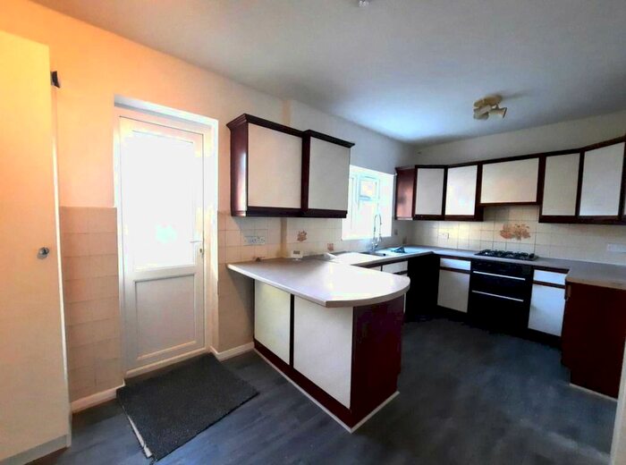 5 Bedroom Semi-Detached House To Rent In Ashfield Road, London, N14