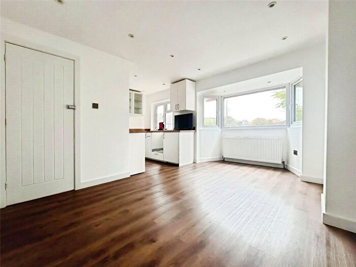 1 Bedroom Flat To Rent In Elm Close, Twickenham, TW2