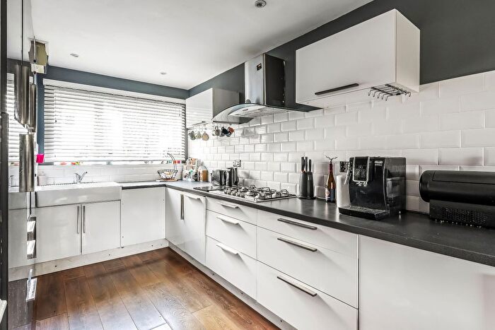 2 Bedroom End Of Terrace House For Sale In Lucilina Drive, Edenbridge, TN8