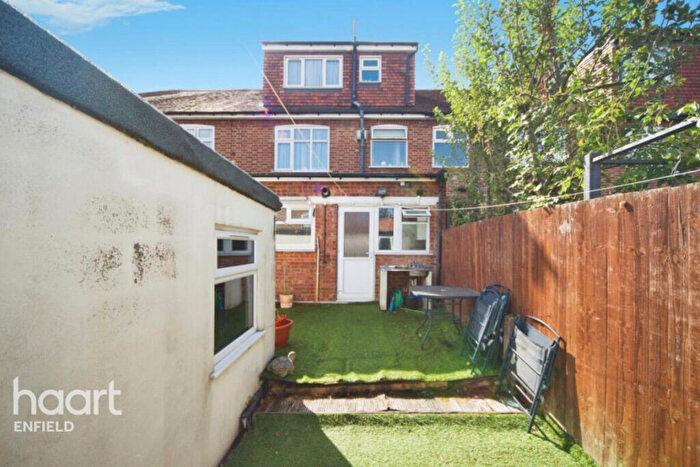 5 Bedroom Terraced House For Sale In Bury Street, London, N9