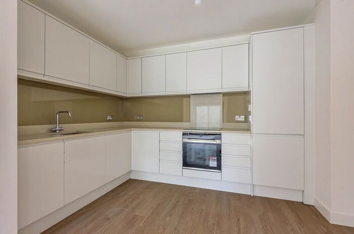 2 Bedroom Flat To Rent In Ancaster Road, Beckenham, BR3