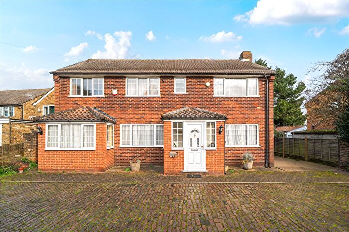 4 Bedroom Detached House For Sale In Harmondsworth Lane, Sipson, West Drayton, UB7