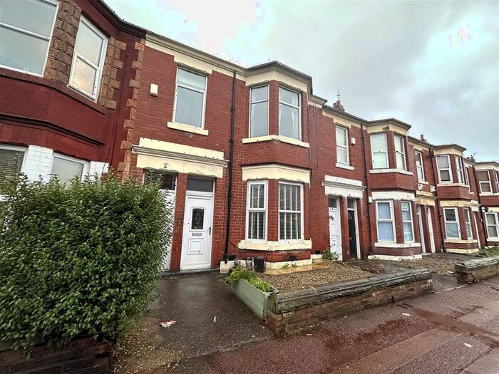2 Bedroom Flat To Rent In Simonside Terrace, Heaton, Newcastle Upon Tyne, NE6