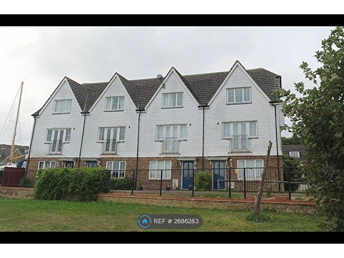 4 Bedroom End Terrace House To Rent In Waterside Lane, Gillingham, ME7