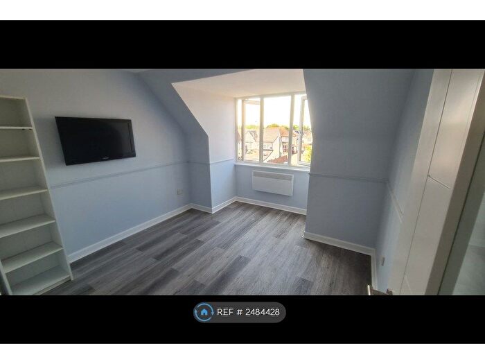 2 Bedroom Flat To Rent In Stoke Poges Lane, Slough, SL1