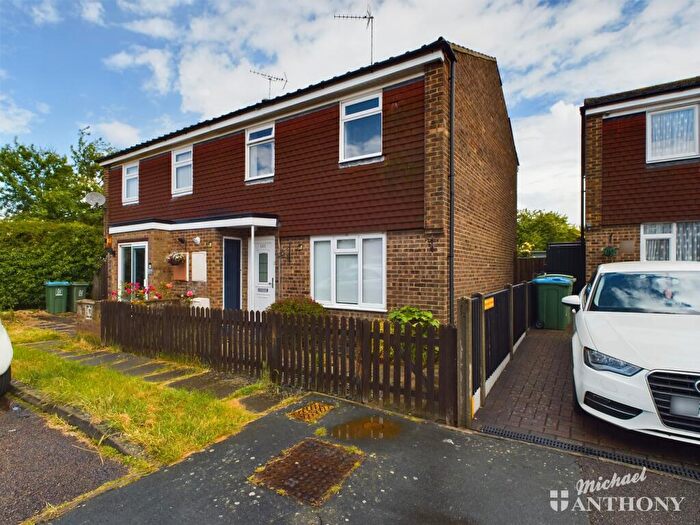 3 Bedroom Semi-Detached House For Sale In Yardley Avenue, Pitstone, LU7