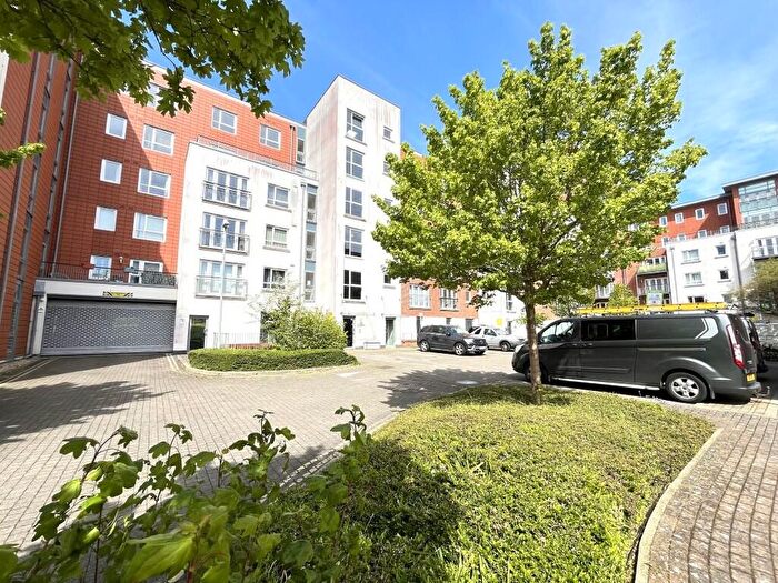 3 Bedroom Apartment For Sale In Avenel Way, BH15
