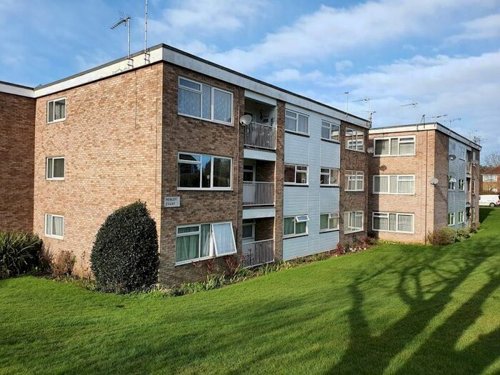 2 Bedroom Flat To Rent In Henley Road, Ipswich, IP1
