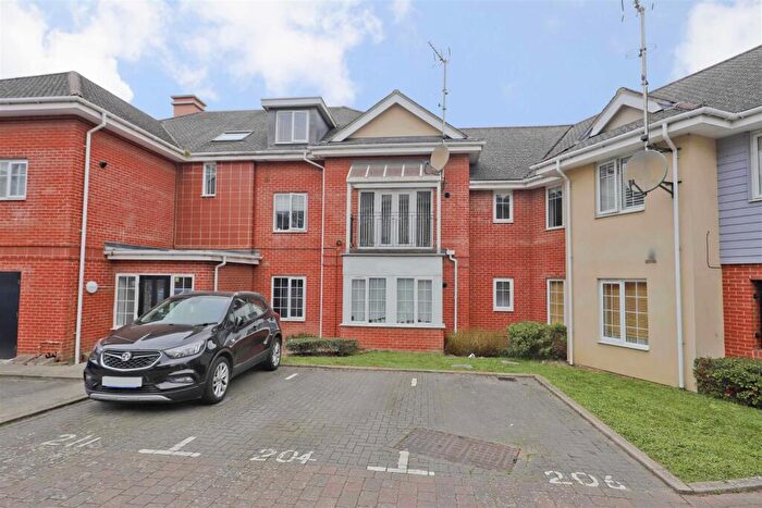 2 Bedroom Flat For Sale In Ellis Close, Ruislip, HA4