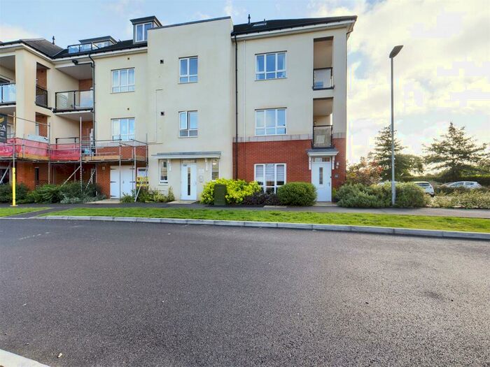 1 Bedroom Apartment To Rent In Percivale Close, Ifield, RH11