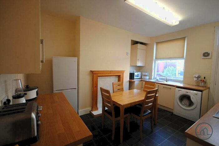 4 Bedroom House To Rent In Queens Road, Leeds, LS6