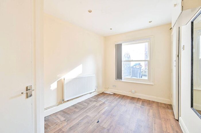 3 Bedroom Terraced House To Rent In High Road, Willesden Green, London, NW10