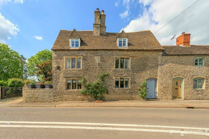4 Bedroom Semi-Detached House For Sale In Upper Benefield, PE8