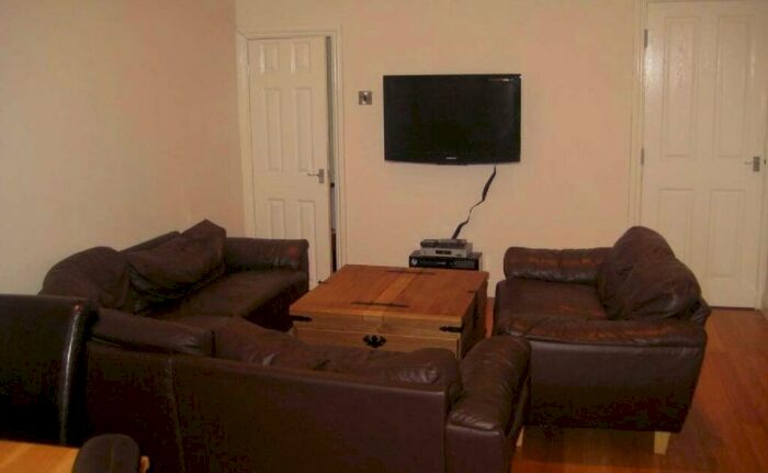 6 Bedroom House To Rent In Dawlish Road, Selly Oak, Birmingham, West Midlands, B29