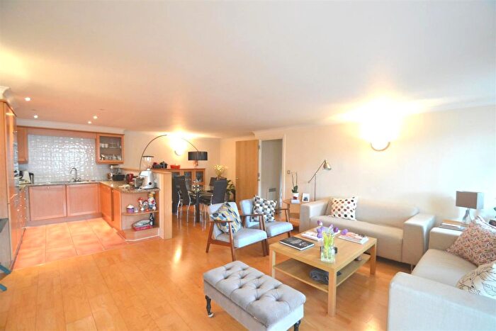 2 Bedroom Flat To Rent In Chiswick High Road, Chiswick, W4