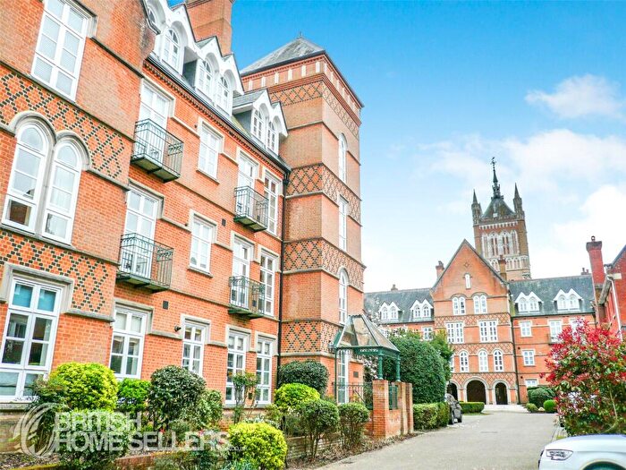 2 Bedroom Apartment For Sale In Holloway Drive, Virginia Water, Surrey, GU25