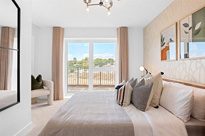 2 Bedroom Flat For Sale In Clast Court, Erith, DA8