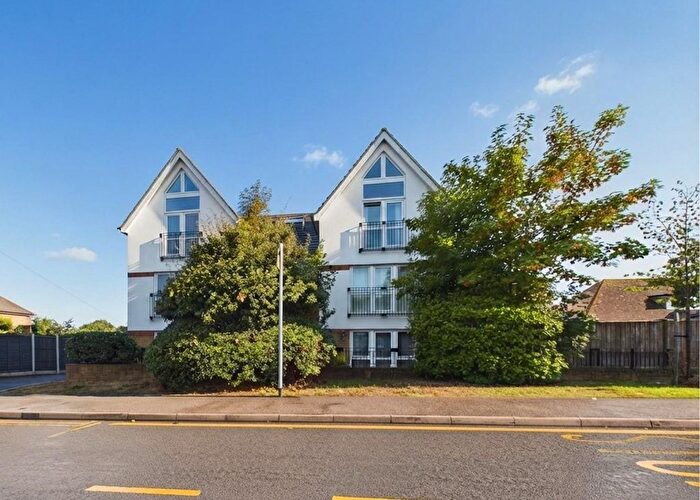 2 Bedroom Flat To Rent In Lime Court, Kennington, TN24