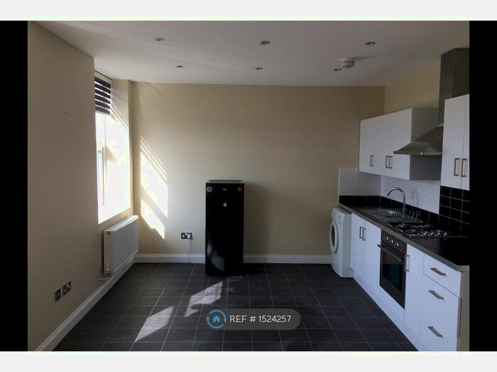 1 Bedroom Flat To Rent In Church Road, Paddock Wood, Tonbridge, TN12
