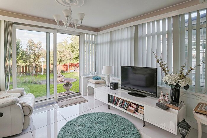 2 Bedroom Detached Bungalow For Sale In Rockingham Close, Leeds, LS15
