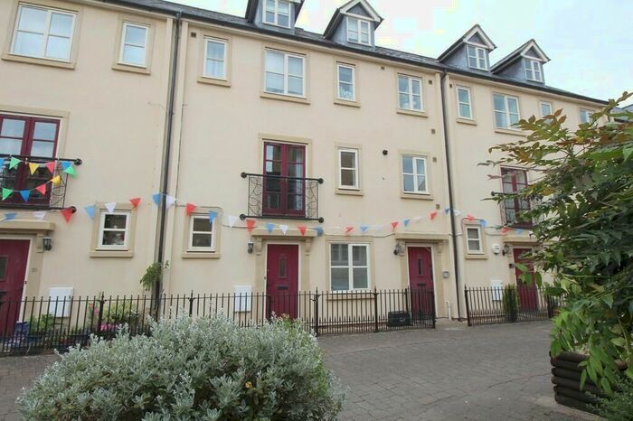 2 Bedroom Maisonette To Rent In Chapel Mews, Chippenham, SN15