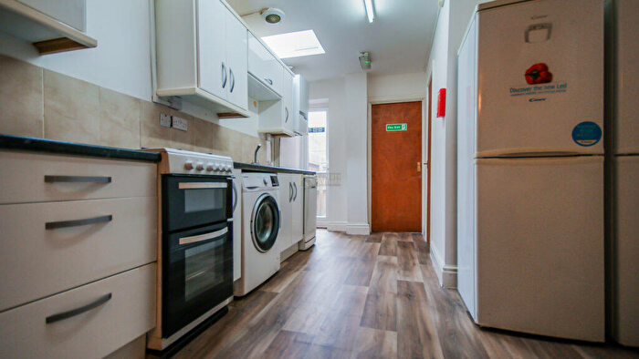 6 Bedroom Terraced House To Rent In Hubert Road, Birmingham, Selly Oak, B29