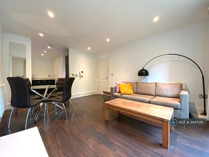 3 Bedroom Maisonette To Rent In Newton Court, London, E3