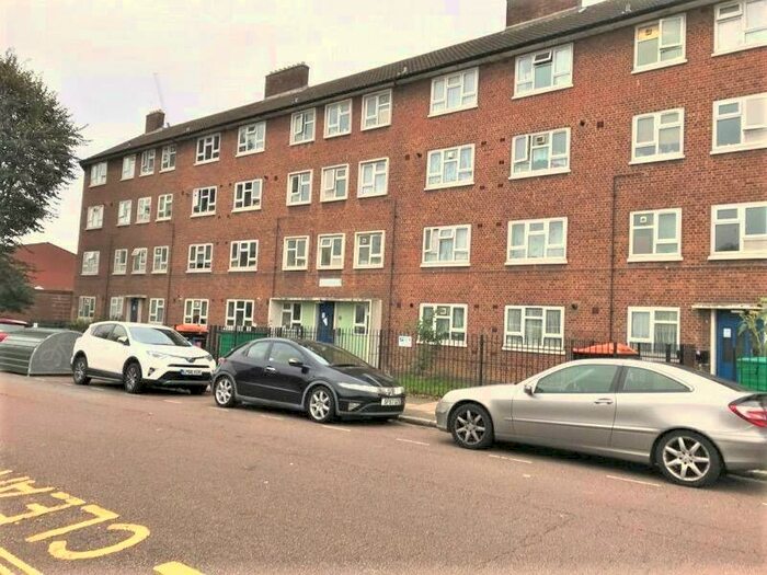 3 Bedroom Maisonette To Rent In Benthal Road, London, N16