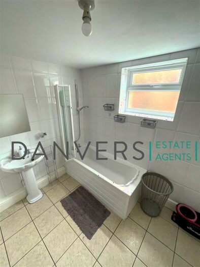 3 Bedroom End Of Terrace House To Rent In Beatrice Road, Leicester, LE3
