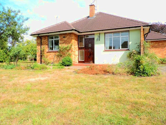 3 Bedroom Bungalow To Rent In Barn Meadow Lane, Great Bookham, KT23