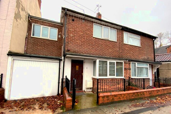 3 Bedroom Semi-Detached House To Rent In Queens Gate Street, Hull, HU3