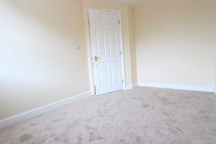 2 Bedroom Flat To Rent In Pickard Close, London, N14