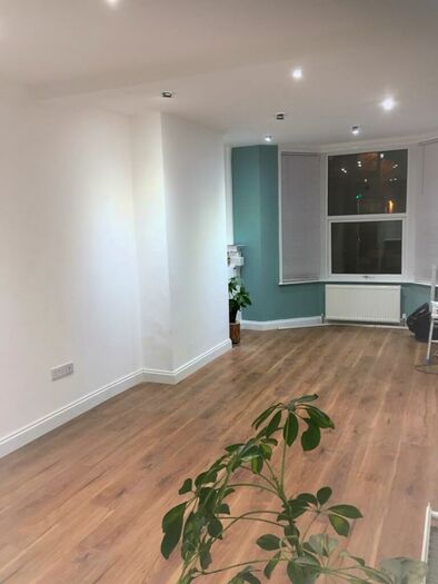 1 Bedroom Flat To Rent In County Road, Town Centre, SN1