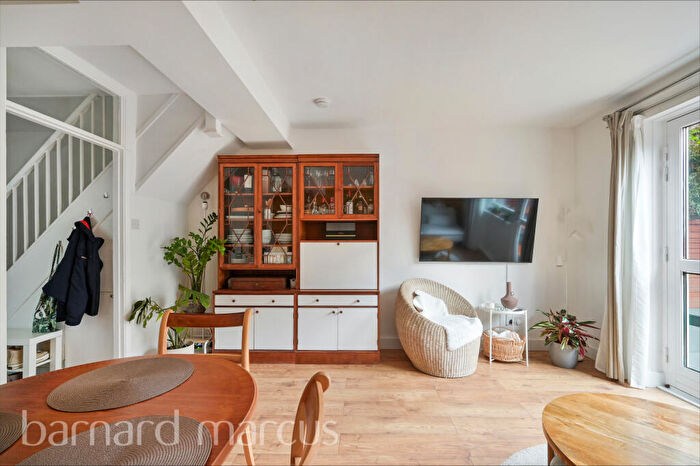 2 Bedroom Apartment To Rent In Barlow Street, London, SE17