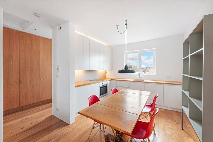 1 Bedroom Flat For Sale In Battersea Park Road, Battersea, London, SW11