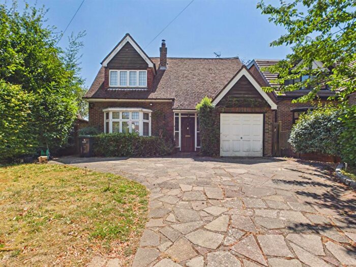 3 Bedroom Detached House For Sale In Grove Wood Hill, Coulsdon, CR5