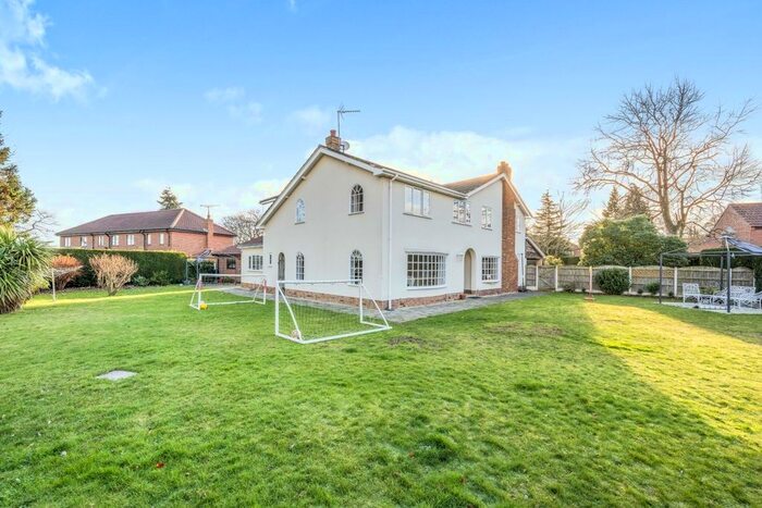 5 Bedroom Detached House For Sale In Garrick Close, Brayton, Selby, North Yorkshire, YO8