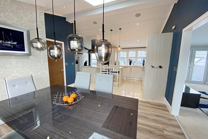 2 Bedroom Park Home For Sale In Lookout Park, Stoborough, Dorset, BH20 - Photo 12