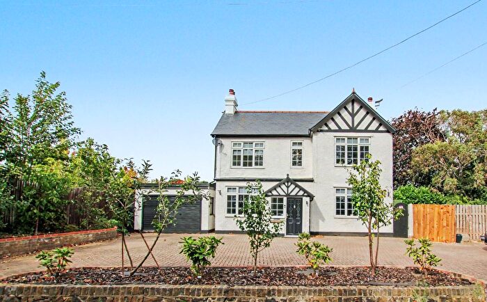 4 Bedroom Detached House For Sale In Leydenhatch Lane, Swanley, BR8
