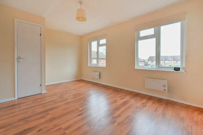 1 Bedroom Flat To Rent In Elder Close, Burpham, Guildford, GU4