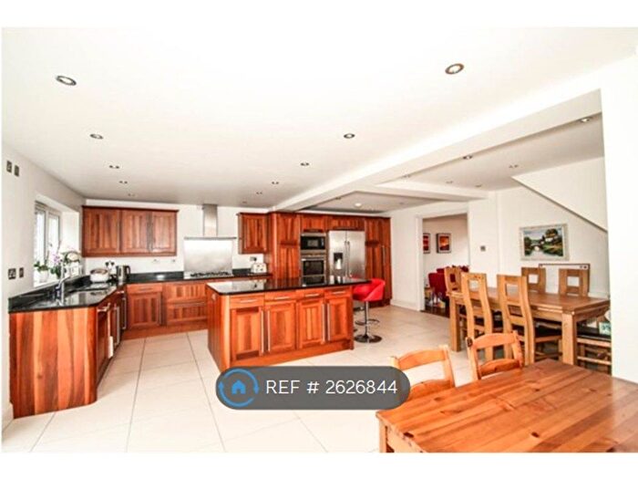 4 Bedroom Semi-detached House To Rent In Great Oaks Park, Guildford, GU4