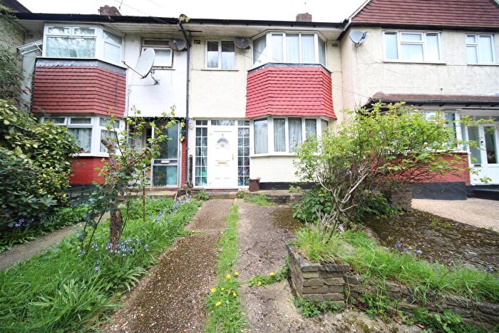 3 Bedroom Terraced House For Sale In Chaucer Close, London, N11