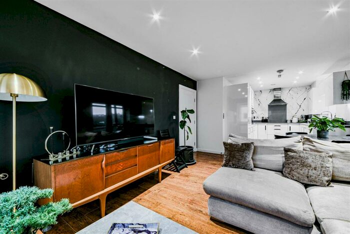 2 Bedroom Flat To Rent In Castleridge Drive, St Clements Lakes, Greenhithe, DA9