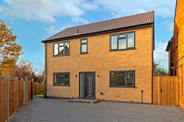 4 Bedroom Detached House To Rent In Oldfield Road, London Colney, St. Albans, AL2