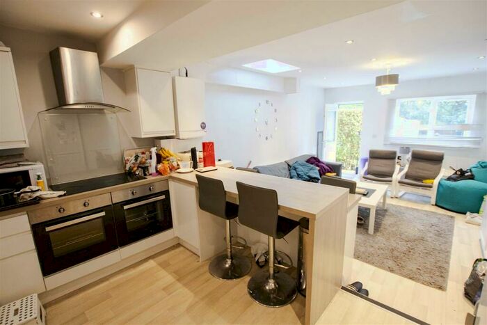 6 Bedroom House To Rent In Heeley Road, Birmingham, B29