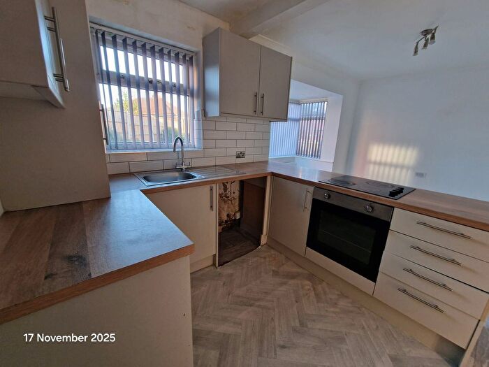 3 Bedroom Semi Detached House To Rent In Lancastre Grove, Leeds, LS5