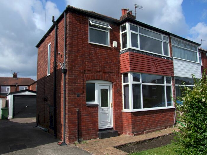 3 Bedroom Semi-Detached House To Rent In Bossington Close, Offerton, SK2