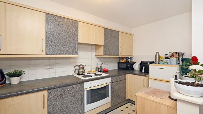 2 Bedroom Flat To Rent In Church Road, Acton, W3