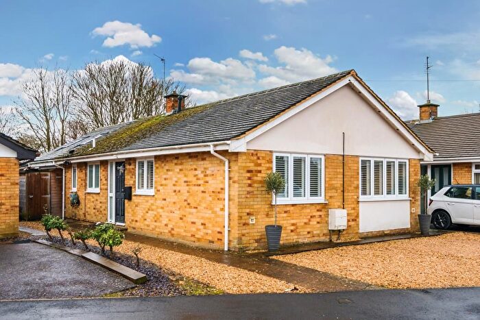 3 Bedroom Detached Bungalow For Sale In Park Road, Witney, OX29