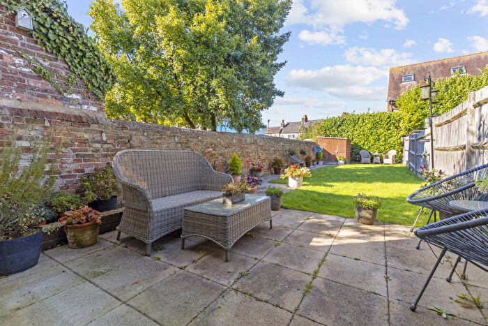 2 Bedroom Semi-Detached House For Sale In Pound Farm Road, Chichester, PO19